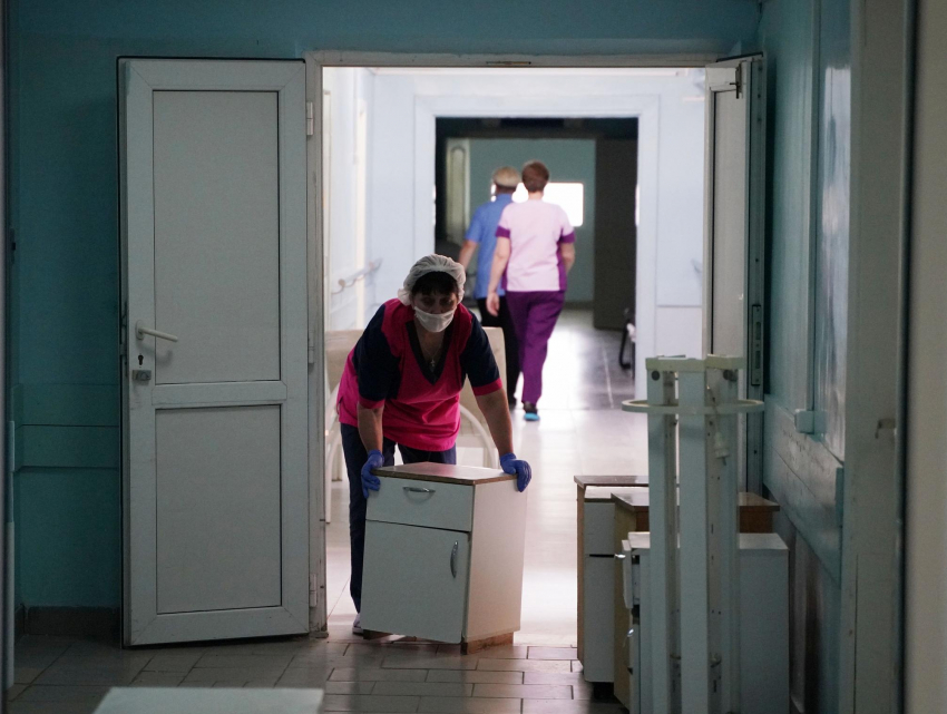 Возвращение к доковидной жизни больницы показали на фото в Воронеже