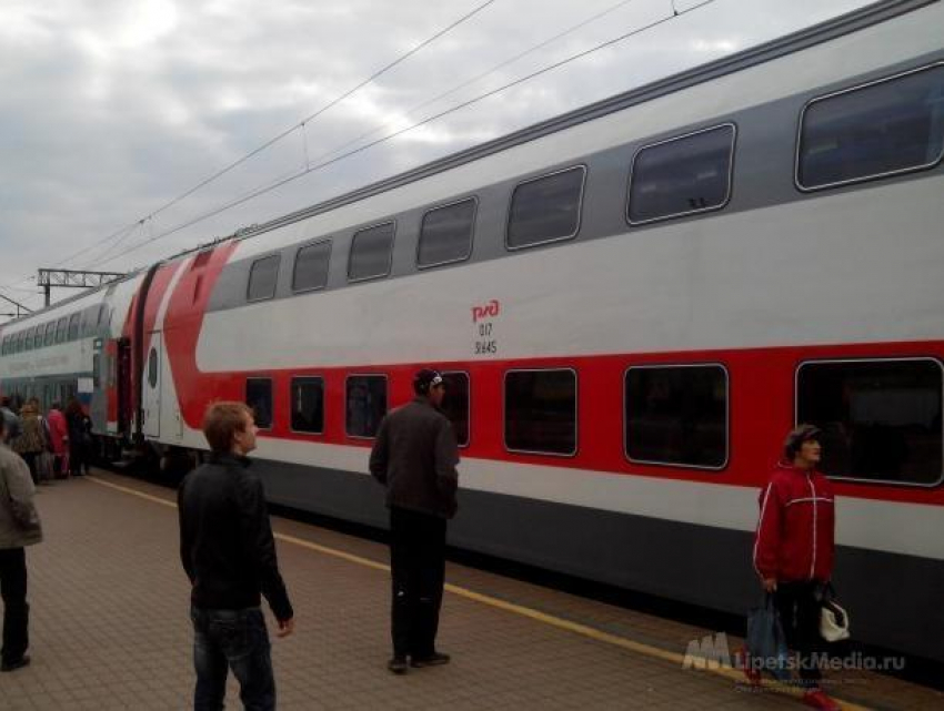 Поезд «Воронеж - Москва» застрял в пробке из-за аварии