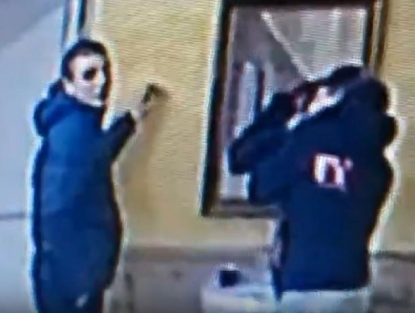 Неудачное похищение из воронежского кафе попало на видео