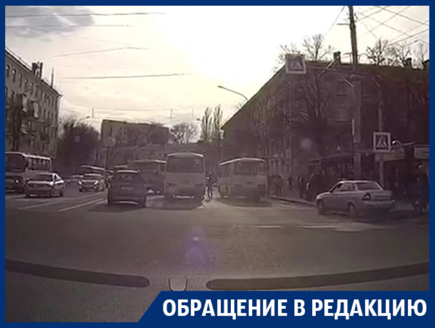 Маршрутчик показал тотальное преимущество над водителями в Воронеже