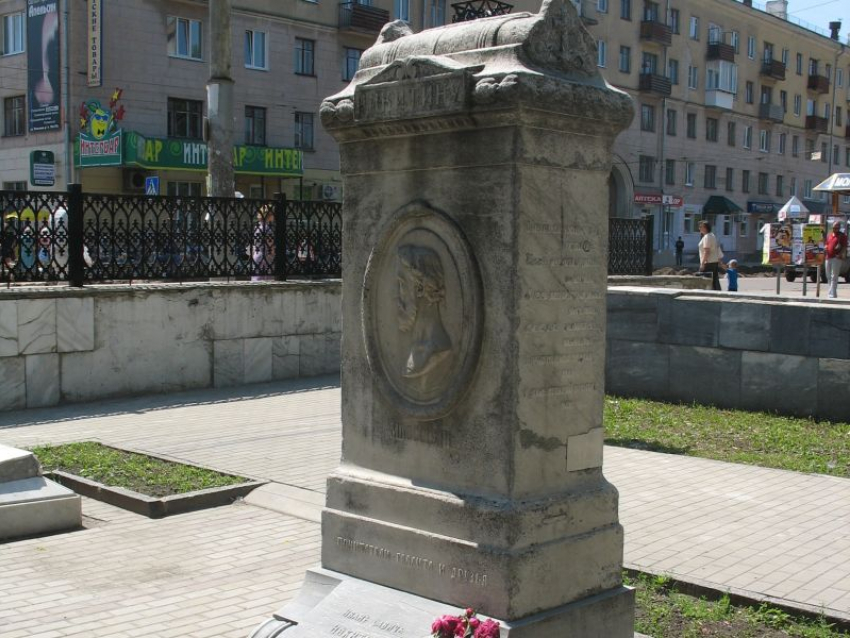 157 лет назад в Воронеже открыли мемориальный памятник Ивану Никитину