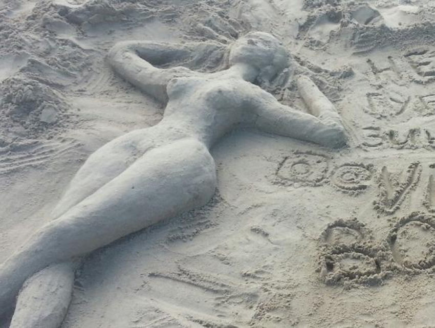 Нагую барышню из песка нашли на воронежском пляже