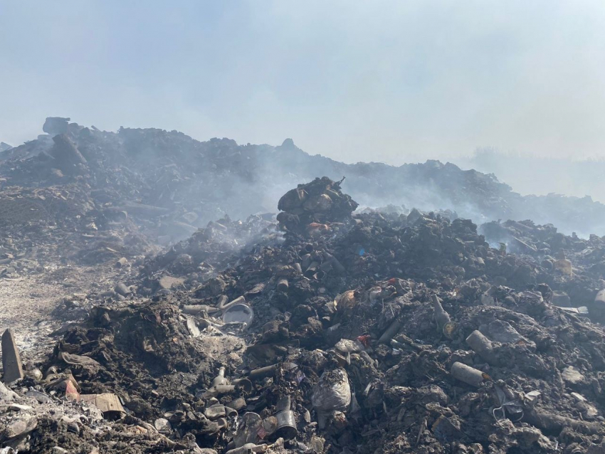 Экологи начали проверку после пожара на свалке в Лисках