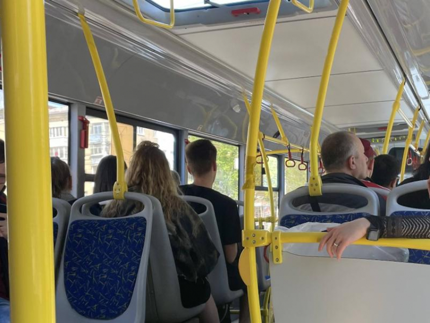 Пожилая пассажирка автобуса попала в больницу после ДТП в Воронеже 