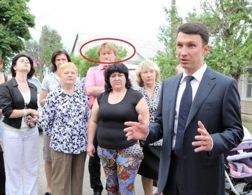 Вместе с и.о. мэра Воронежа Геннадием Чернушкиным на встречу с жильцами приехал  Николай Сапелкин