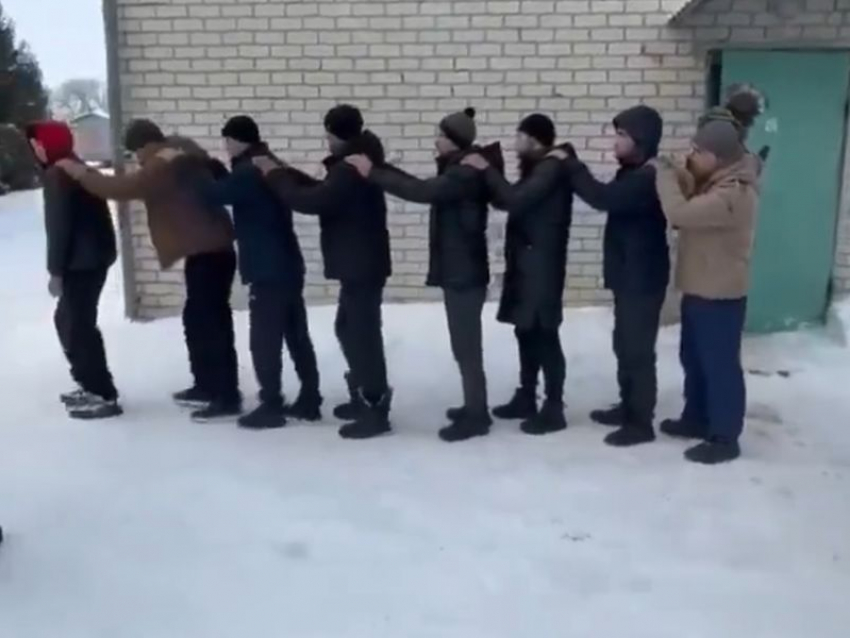 Опубликовано видео очередного рейда силовиков по мигрантам под Воронежем