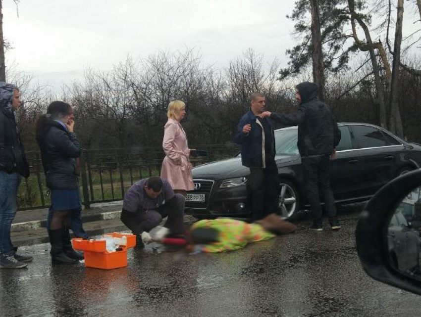 Воронежцы поссорились из-за шокирующего фото сбитой женщины