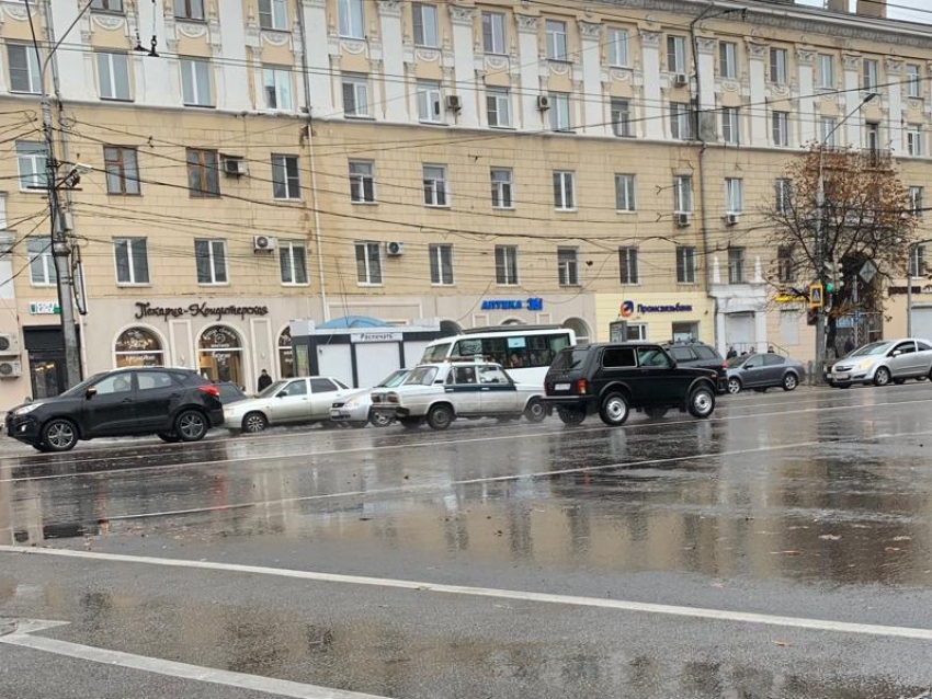 Ливень спровоцировал 9-балльные пробки в Воронеже