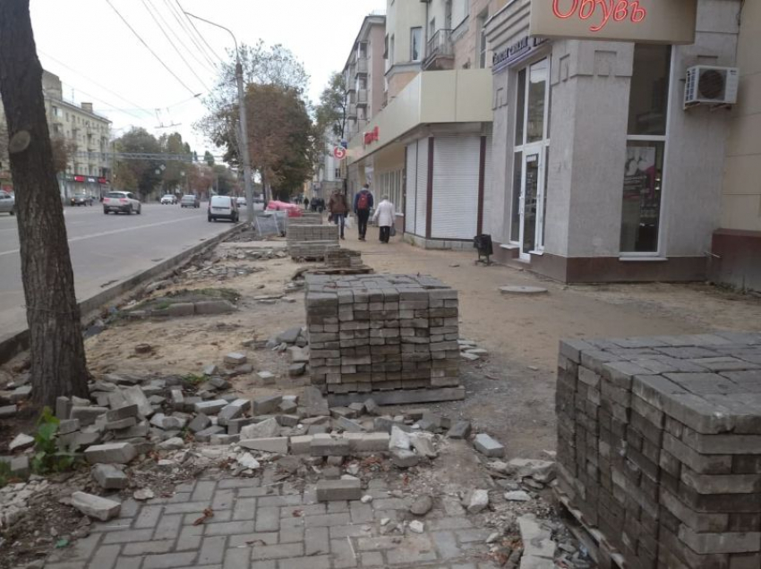 Срыв сроков по тротуару у Заставы обернется штрафом для воронежского подрядчика