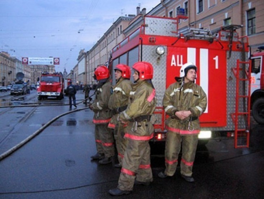 В Воронеже в многоэтажке загорелась квартира