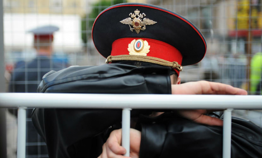 Воронежец избил правоохранителя у отделения полиции
