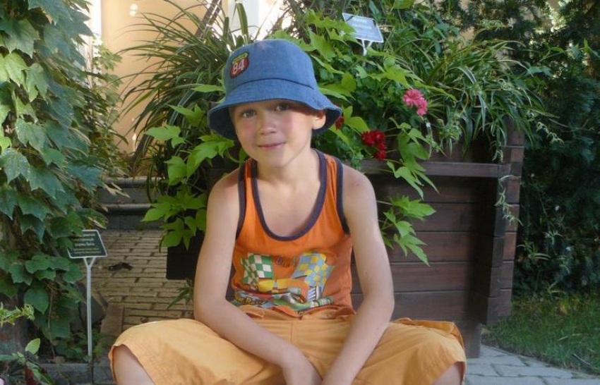 9-летнего мальчика, пропавшего у торгового центра, разыскивают в Воронеже