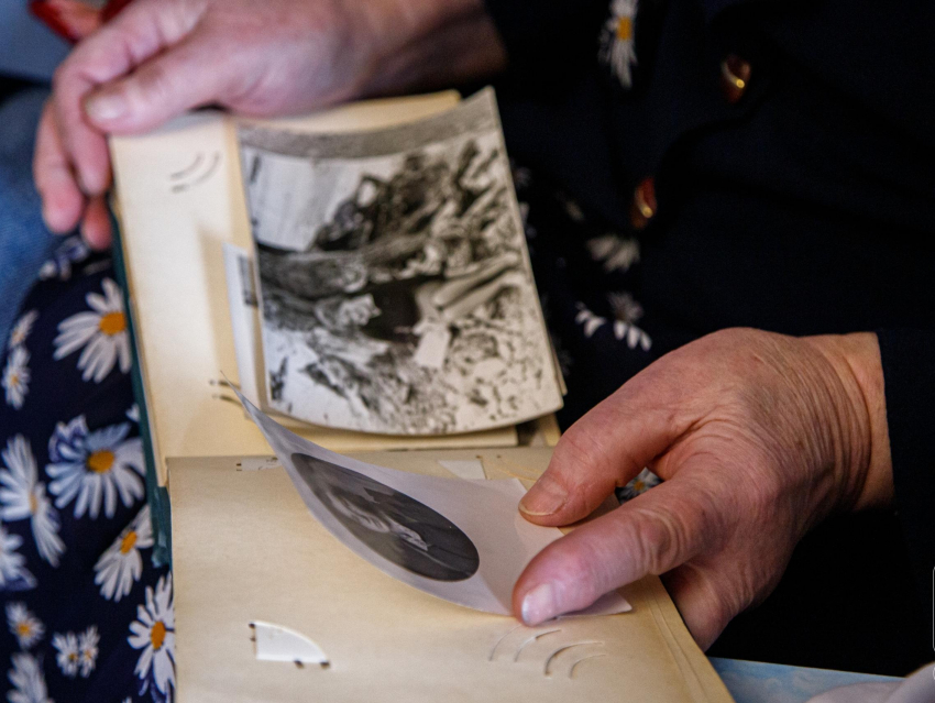 Воронежские волонтёры поздравили с 8 Марта женщину, пережившую блокаду Ленинграда