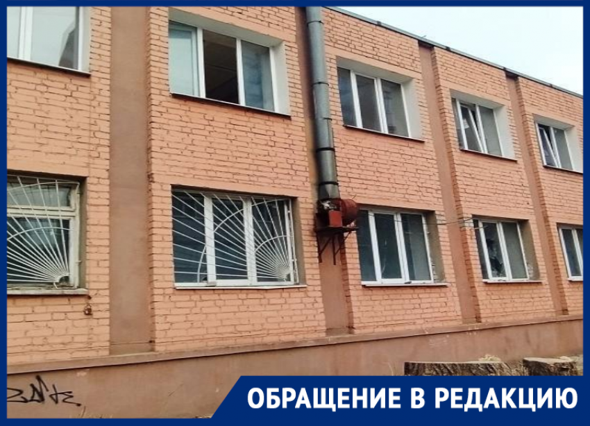  Заброшенное здание внушает страх школьникам в Воронеже