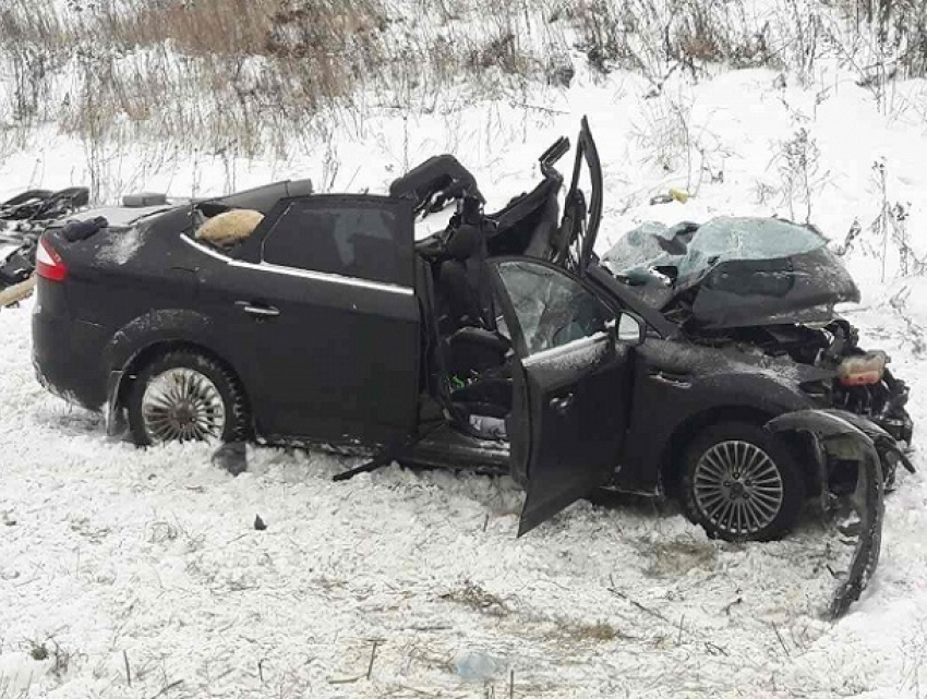 Страшная авария с тремя погибшими под Воронежем попала на видео