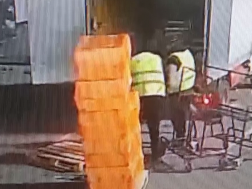 Сотрудники воронежского ТЦ придумали схему заработка, но есть нюанс 