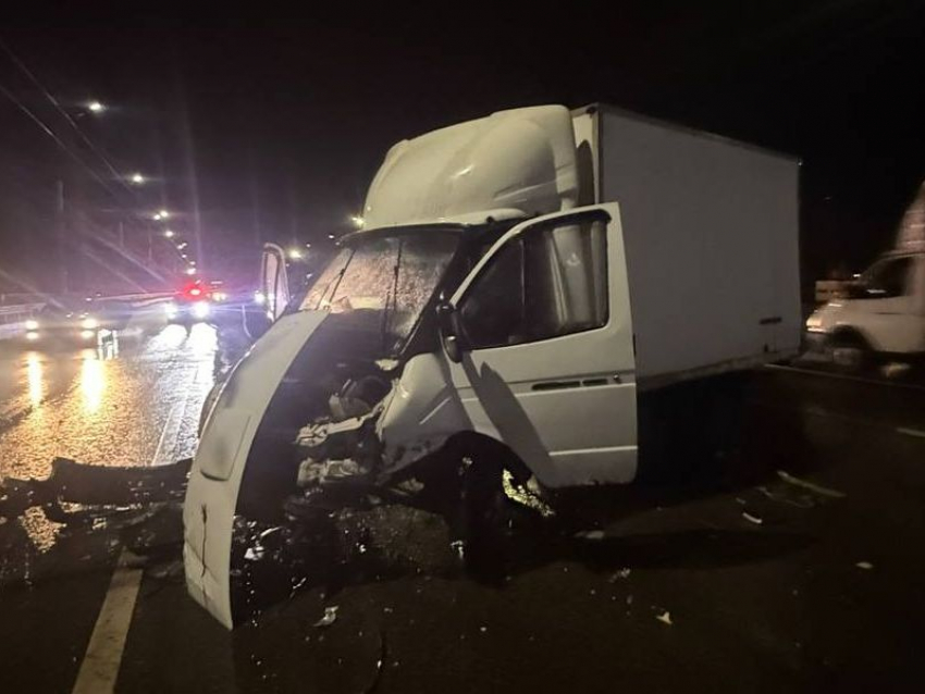 Водитель легковушки погиб в ДТП с ГАЗелью в Воронежской области