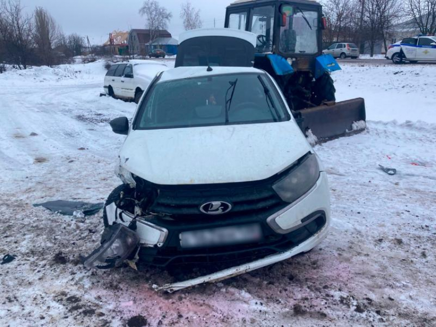 Воронежец погиб, вылетев из перевернувшейся легковушки на трассе