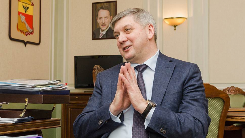 Гусев заявил, что стремится защитить воронежских женщин от житейских проблем