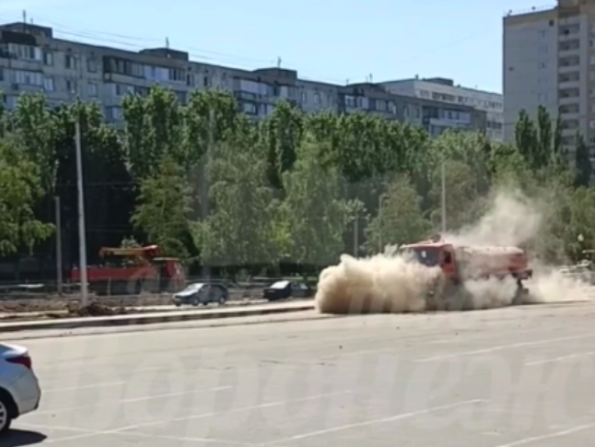 Фокус с исчезновением автомобиля в пыли показали в Воронеже
