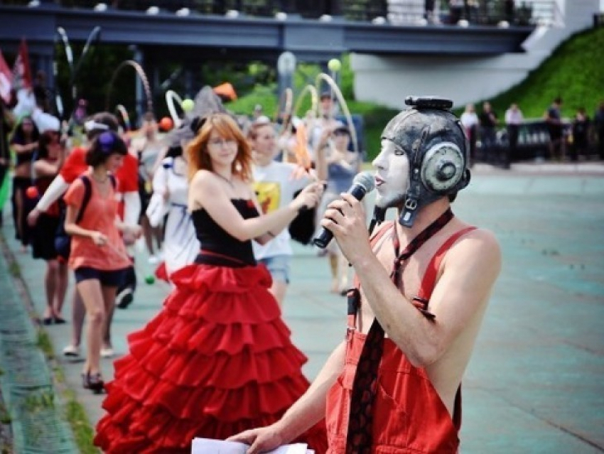 С 5 июня в Воронеже впервые можно будет увидеть уличные театры