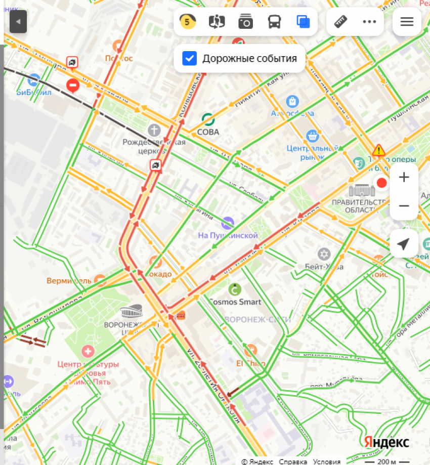 Мощная пробка парализовала движение в центре Воронежа