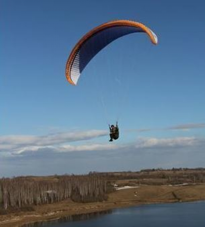 Трое жителей Воронежской области и рыбак спасли жизнь тонущему парапланеристу 