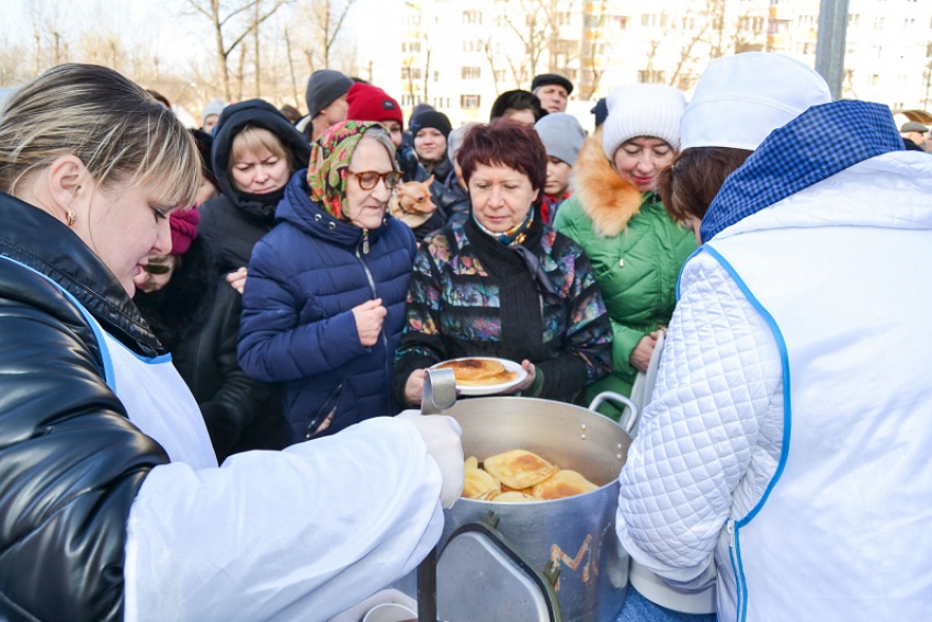 Воронежские микрорайоны провожали масленицу с командой ДСК 