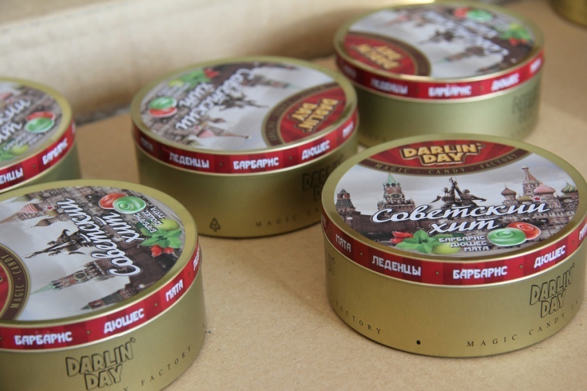 В Воронеж пытались ввести контрафактные коробки для леденцов  