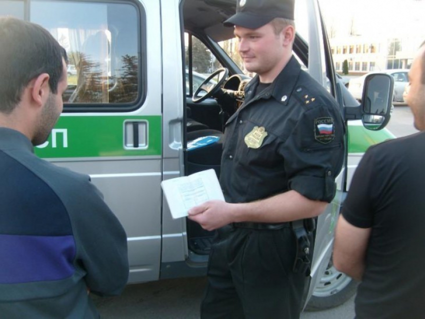 Из Воронежской области выдворили пятерых узбеков