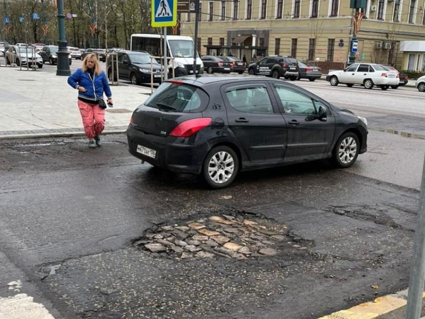 Красота прошлого вырвалась из-под асфальта в Воронеже