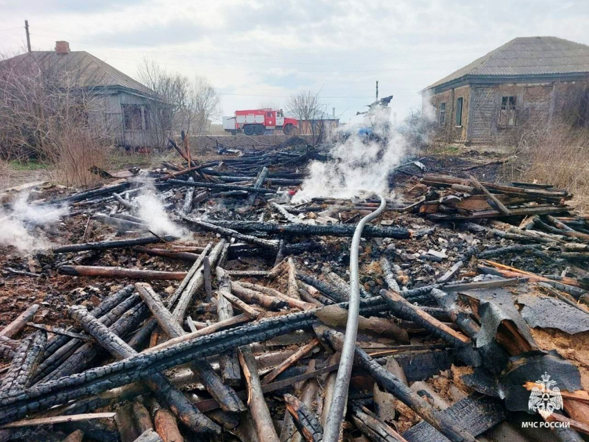 Беспечность мужчины обернулась огромным пожаром и солидным штрафом в Воронежской области 