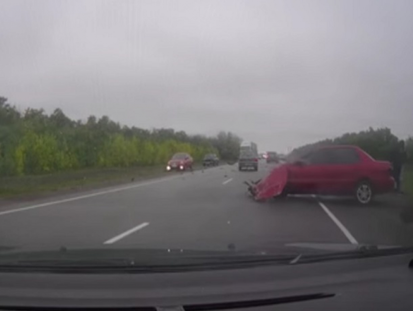 Массовое ДТП на воронежской трассе попало на видео 