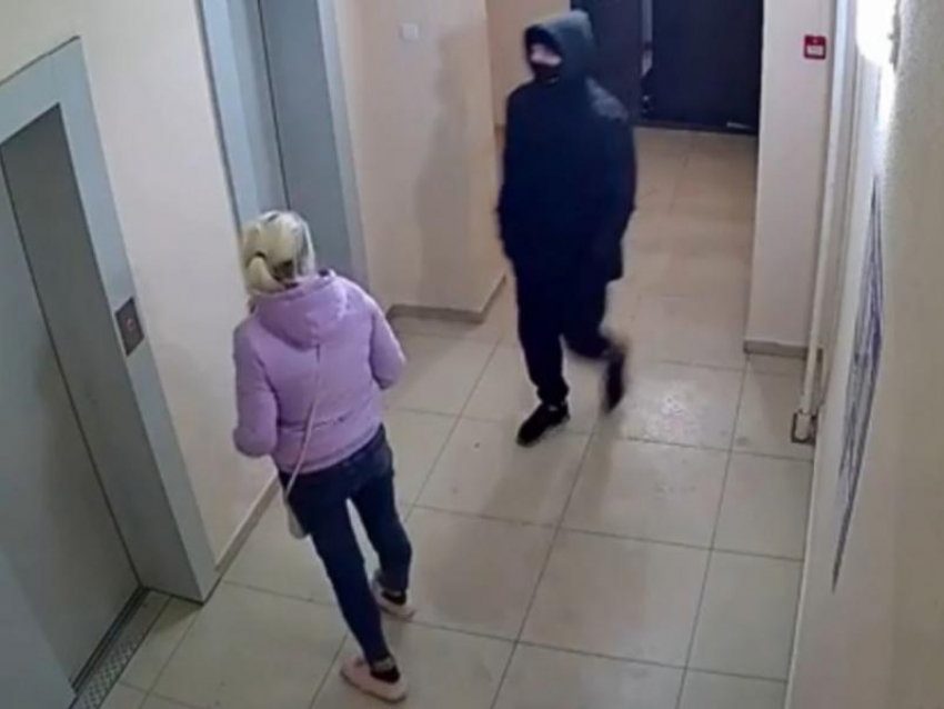 Следил от остановки: стали известны подробности избиения девушки в Воронеже