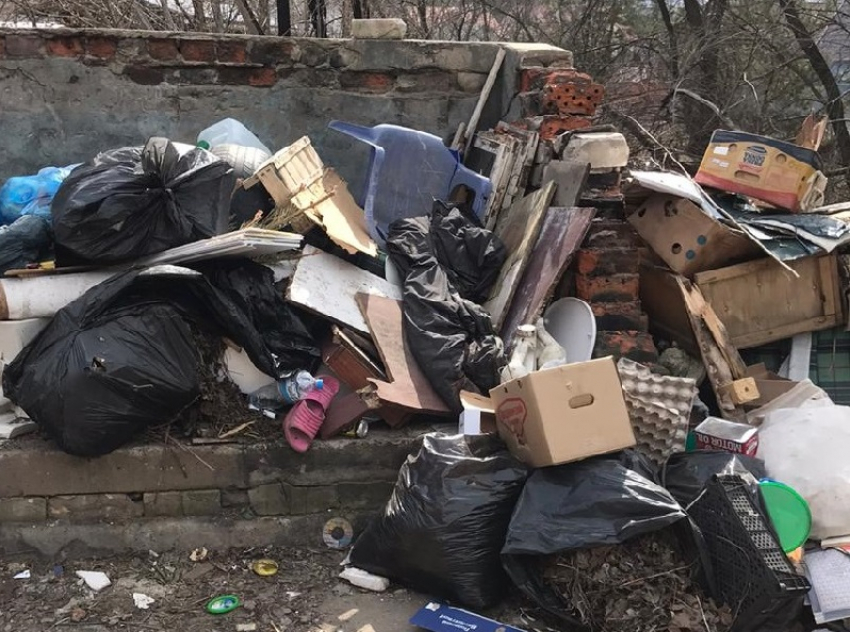 Море мусора поглотило жилой массив на окраине Воронежа