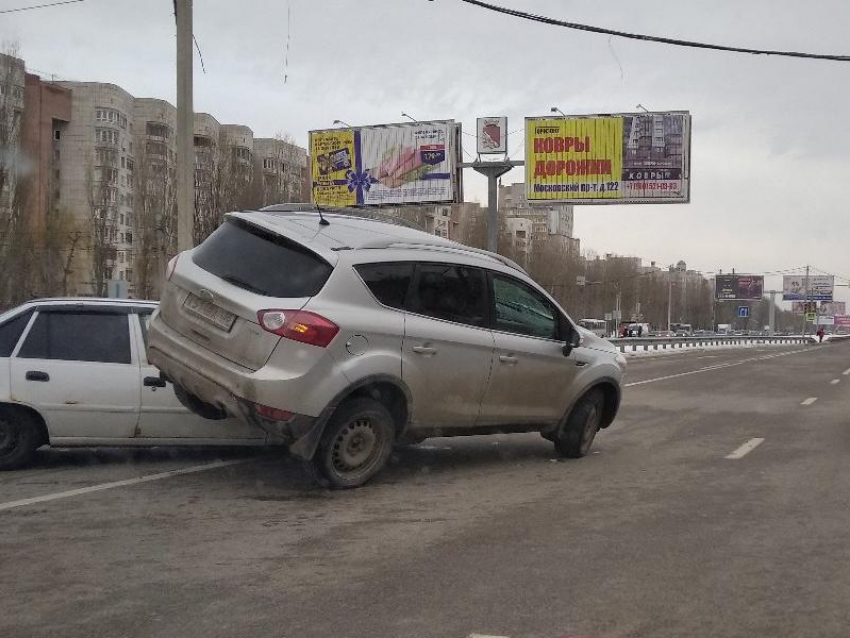 «Нексия» подняла кроссовер над дорогой в Воронеже