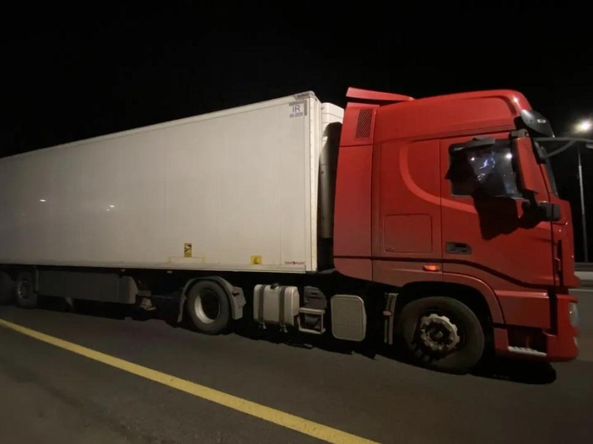 Под колесами большегруза погиб житель Воронежской области