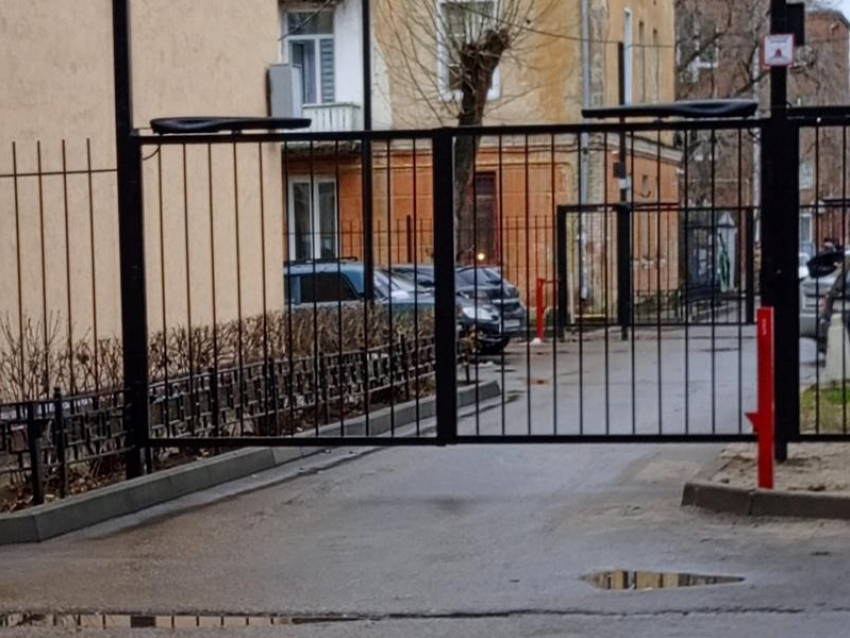 Инвалид 1 группы не может проехать к дому в Воронеже