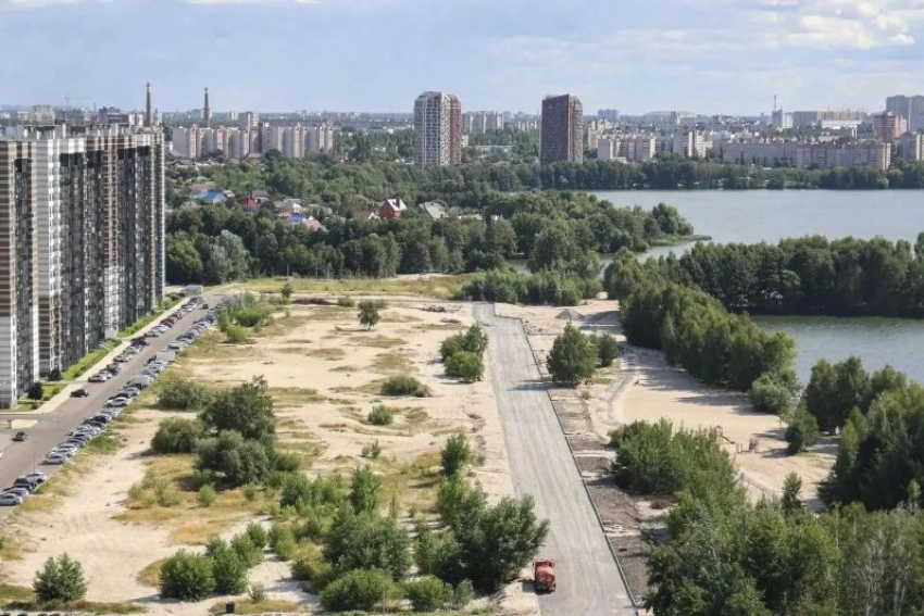 Первые признаки благоустройства появились на набережной Артамонова в Воронеже