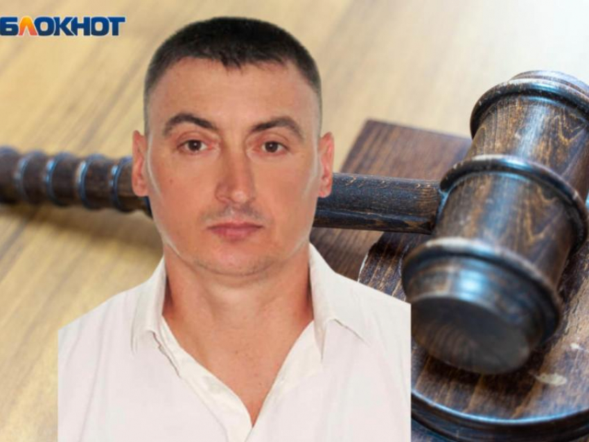 Воронежского депутата без прививки отстранили от работы, но суд встал на его сторону 