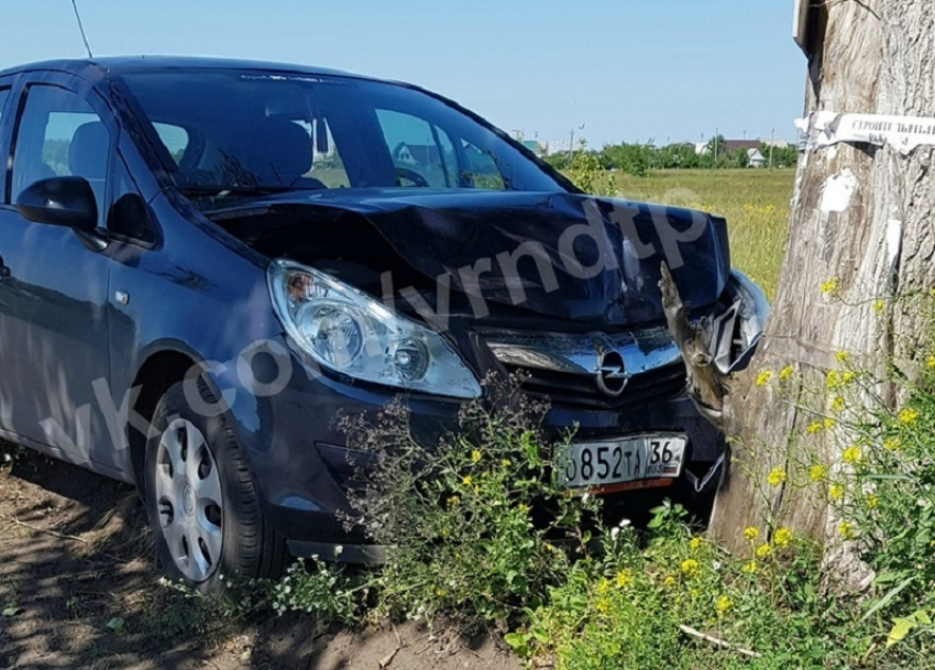 В Воронеже на примере Opel показали, к чему приводит женский сон за рулем