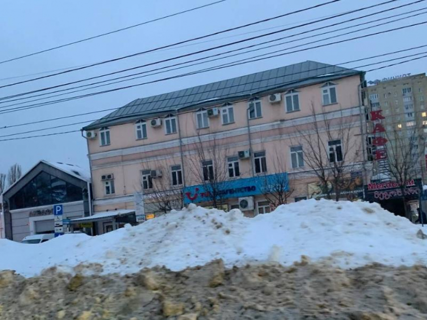 Платные парковки утопают в снегу – что делает мэрия Воронежа? 