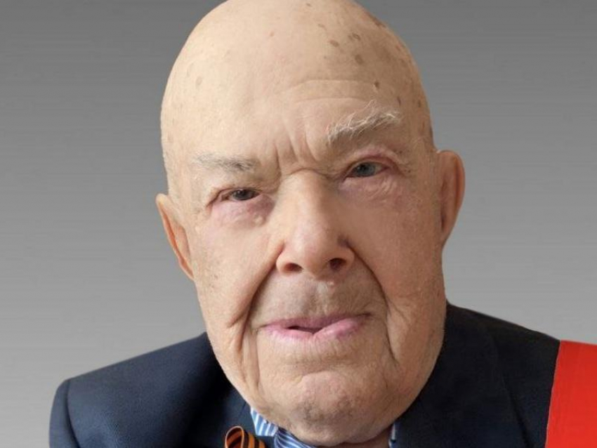 С 101 днем рождения поздравил ветерана Великой Отечественной губернатор Воронежской области