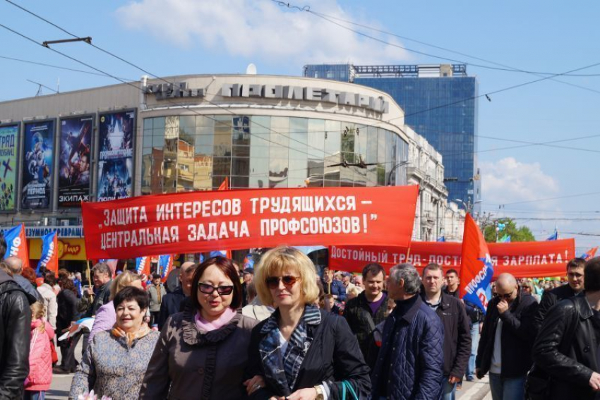 Многотысячная демонстрация прошлась по центру Воронежа в День весны и труда