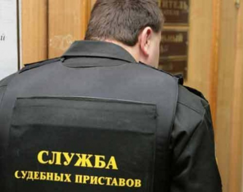 В Воронеже судебные приставы в счет долга взыскали с должника автомобиль