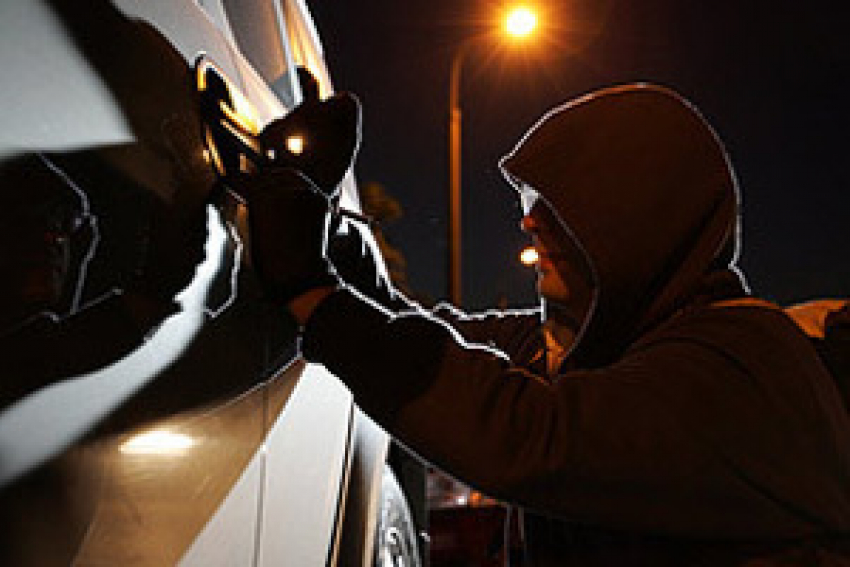 В Воронеже братья-близнецы с другом угнали автомобиль