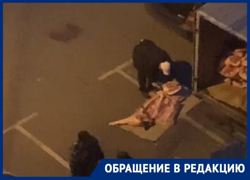 Тошнотворная разгрузка мяса попала на видео в Воронеже 