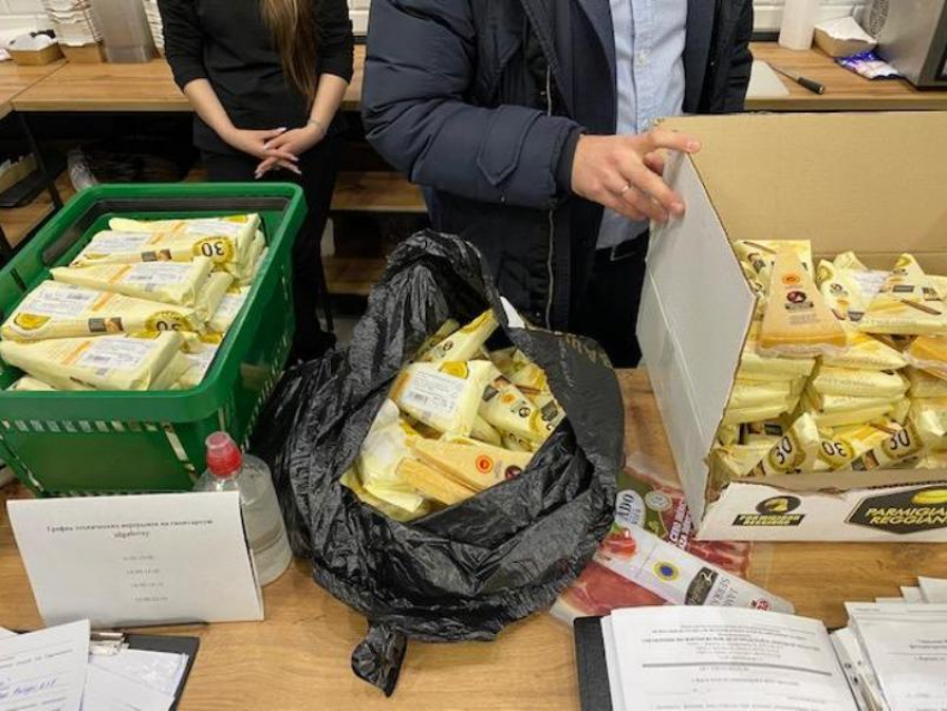 Более 30 килограммов итальянского сыра и испанского хамона уничтожили в Воронеже