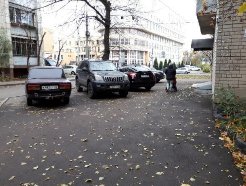 Воронежцы сдают в ГИБДД «автожлобов", экономящих на парковке