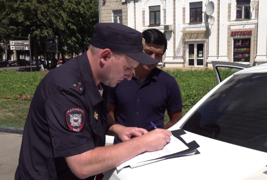 Мигрантам запретили работать в такси: первый рейд ДПС прошел в Воронеже